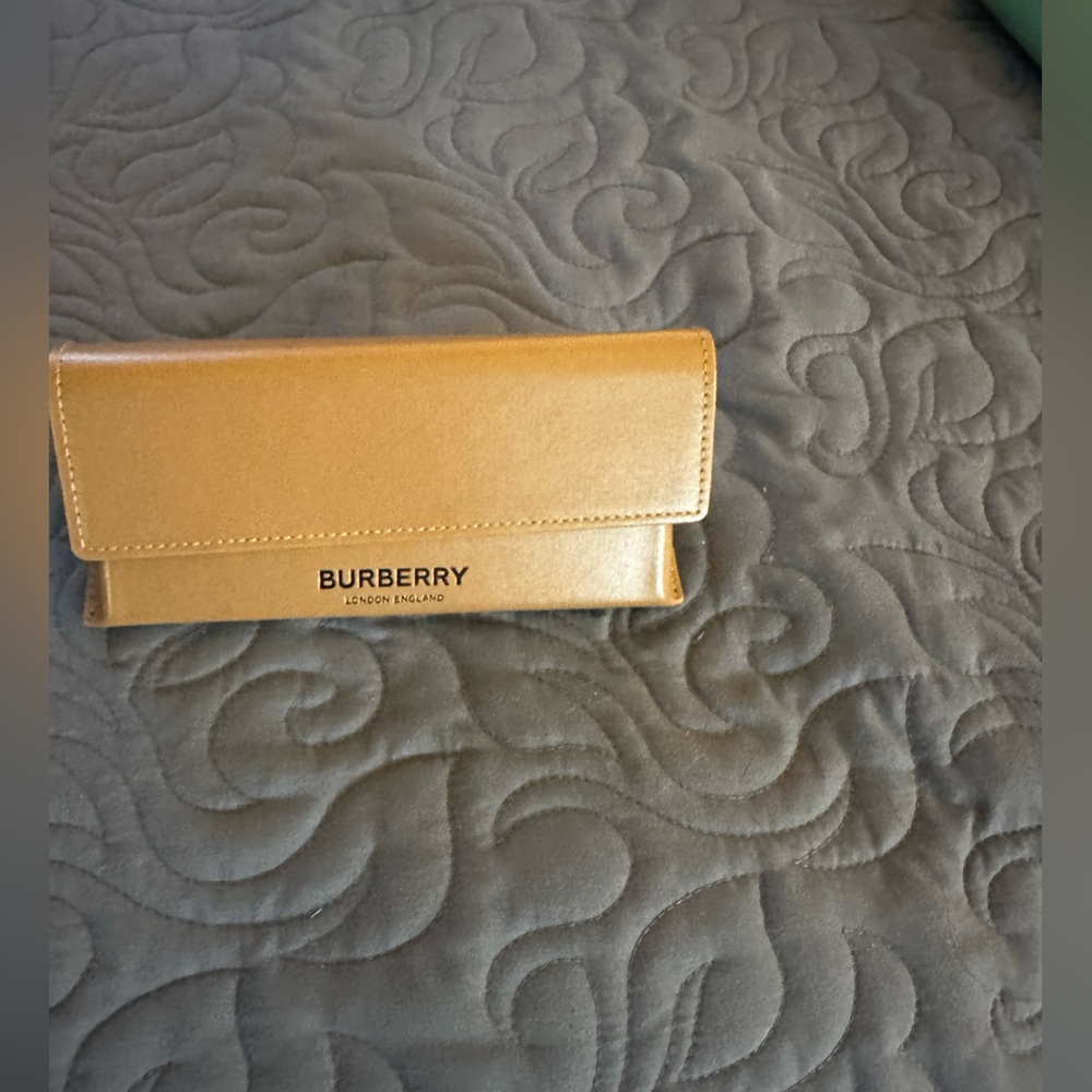 Burberry Eyeglasses Case. New - Picture 3 of 3